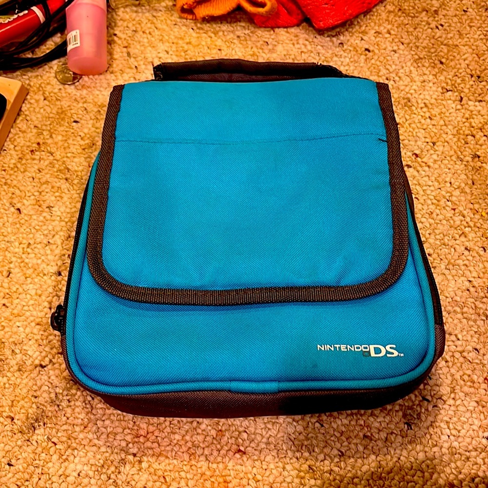 Baby blue Nintendo DS carrying case